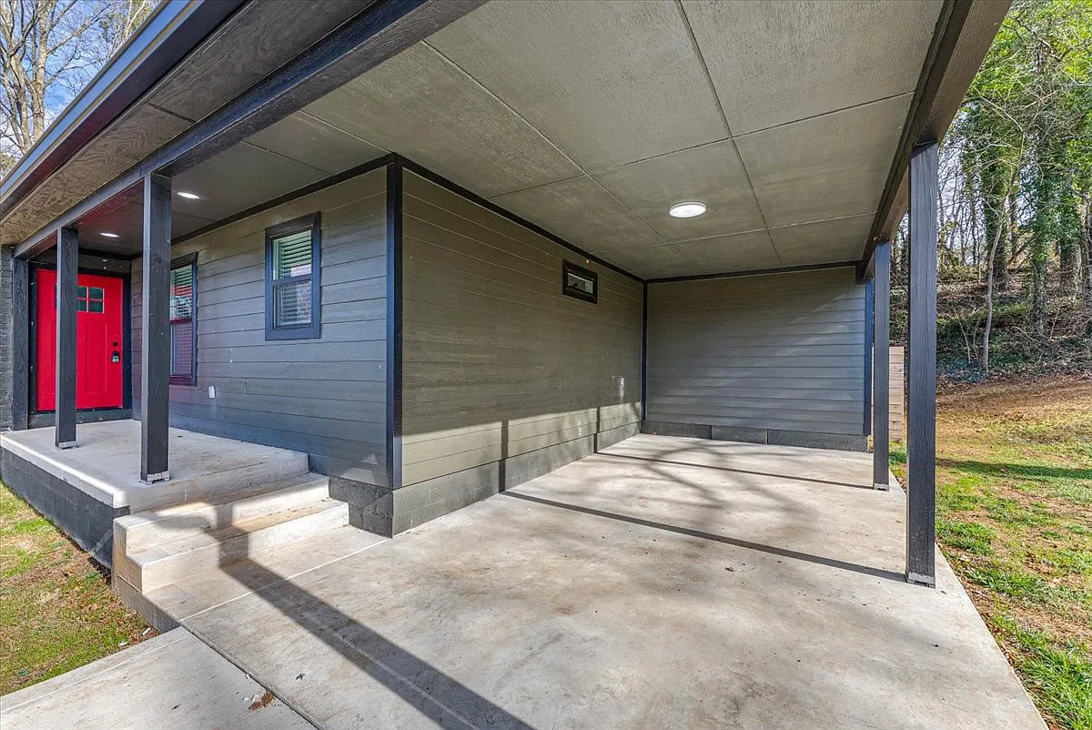 3 bed, 1388 sqft, $2,400 — Photo 2