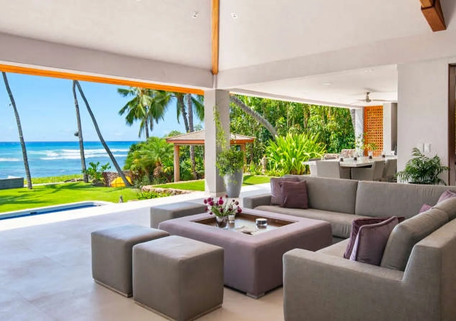 Diamond Head Beachfront Estate: Luxury Oceanfront w/ Heated Pool & Views — Photo 2