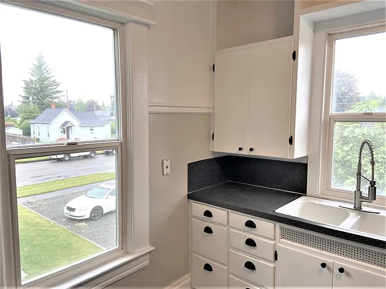814 Front Street — Photo 9