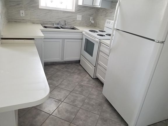 3rd image of 352 Meadowbrook Ave Unit 3