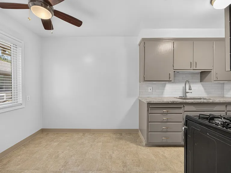 1624 T St #8 — Photo 4