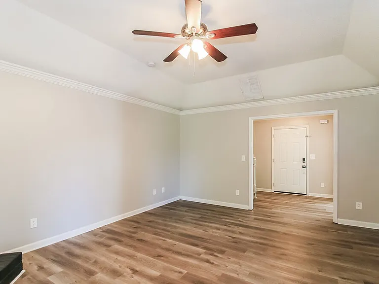 1001 Crown Corners Dr — Photo 6