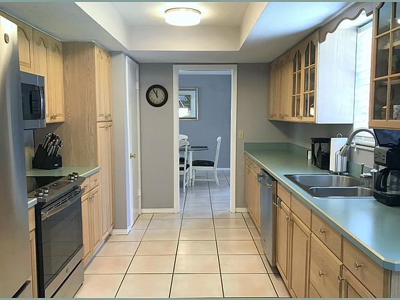 5th image of 44 Kathy Dr
