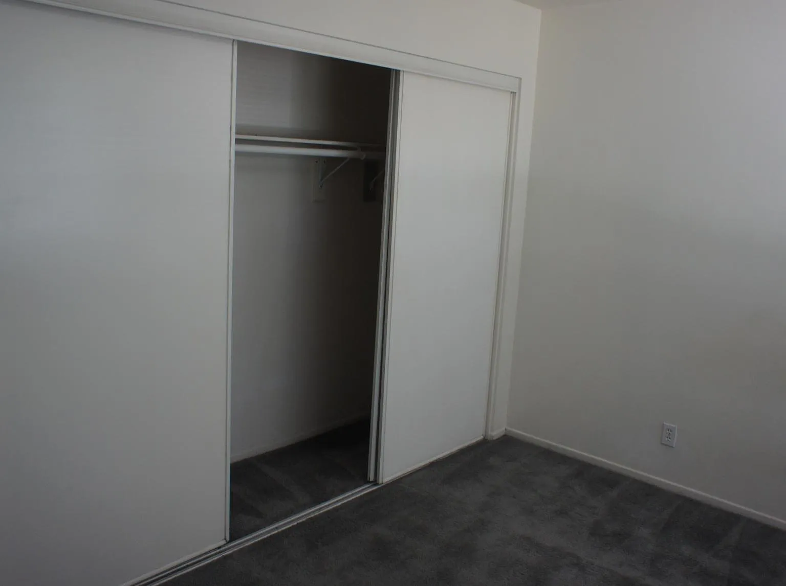 410 S Clementine St — Photo 4