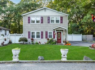 35A Ardmour Dr, Mastic, NY 11950
