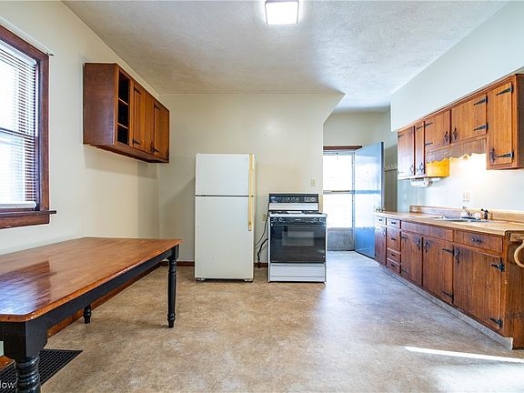 5th image of 3229 Elyria Ave