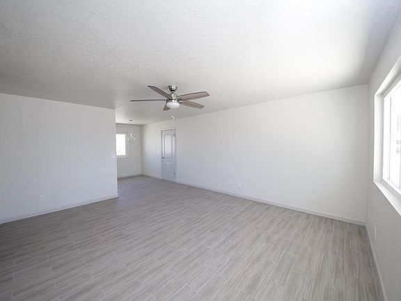 3rd image of 3193 Pioneer Dr