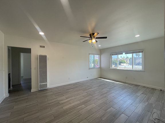 3rd image of 943 Thomas Ave