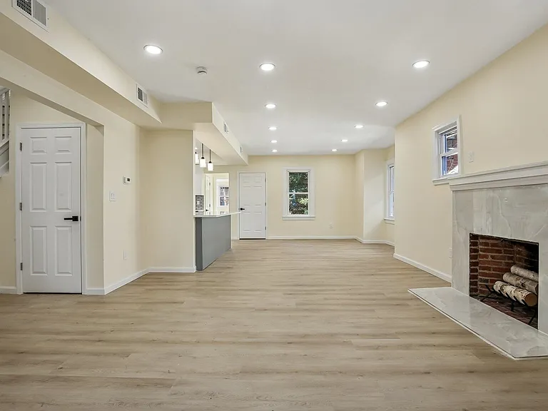4 Lincoln Pl — Photo 12