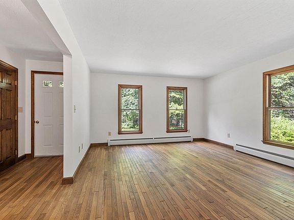 5th image of 686 Scott Rd