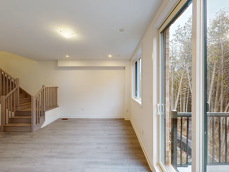 126 Blue Forest Cres — Photo 13