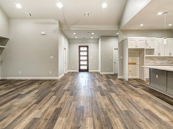 4th image of 8402 Willowbrook Dr