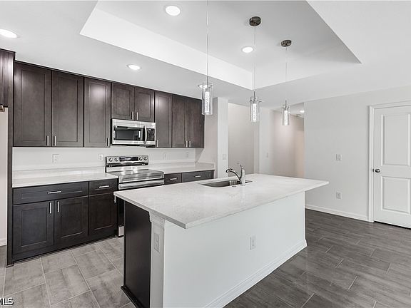 3rd image of 1005 W 11th St
