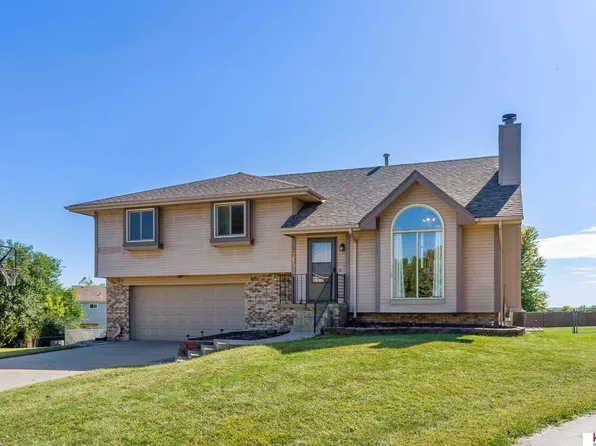 9810 S 10th St, Bellevue, NE 68123