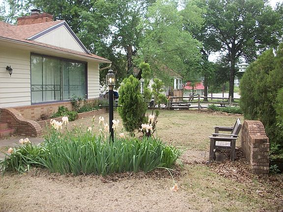 4th image of 4066 Parkview Dr