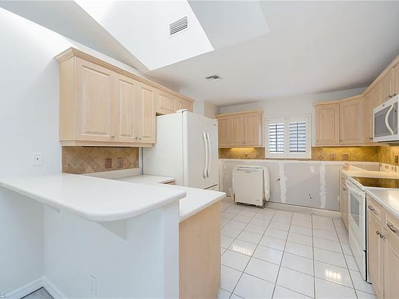 5th image of 770 Waterford DR #302