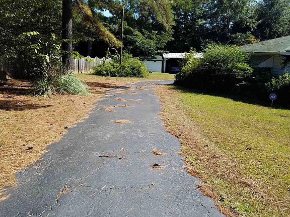 5th image of 2474 N Lake Dr