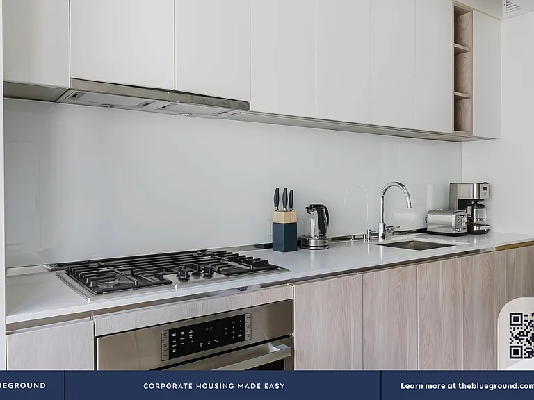 572 11th Ave #8T — Photo 5
