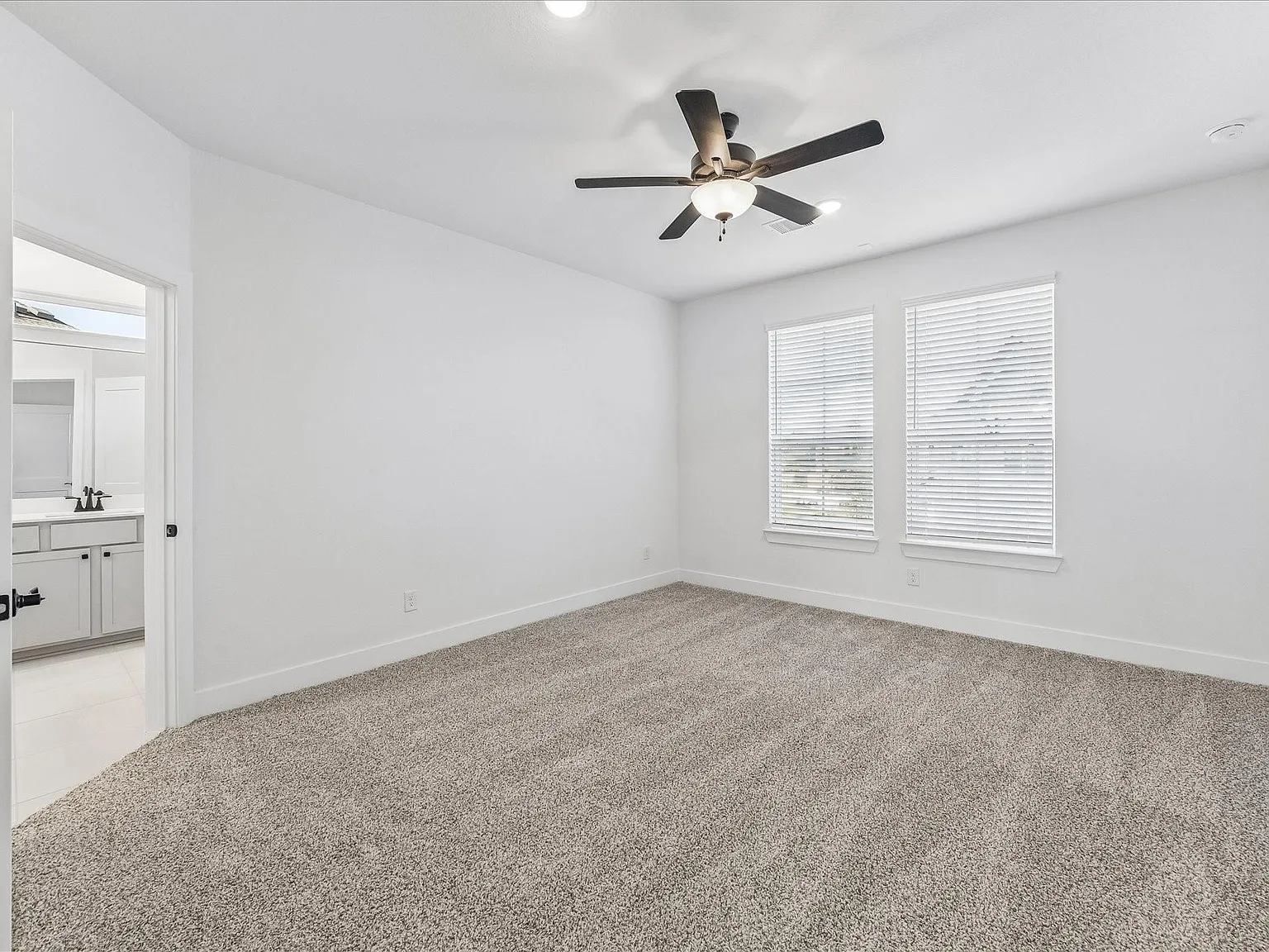3 bed, 2.0 bath, 1678 sqft, $2,450 — Photo 4