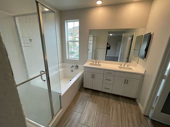 4th image of 35795 Landon Ln
