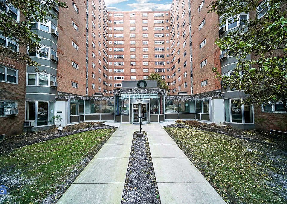 1st image of 4960 N Marine Dr APT 911