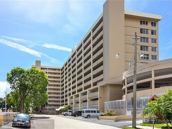 2nd image of 3100 NE 49th St APT 1010