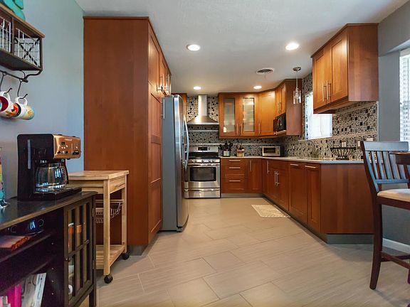 3rd image of 7309 Imperial Dr