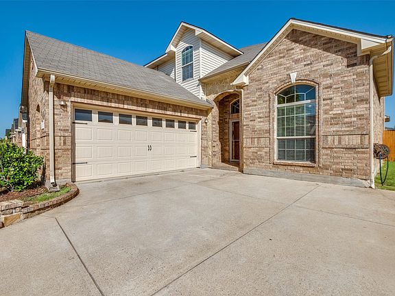 2nd image of 1601 Grey Willow Ln