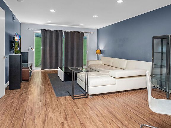 2nd image of 2260 N Cahuenga Blvd APT 106