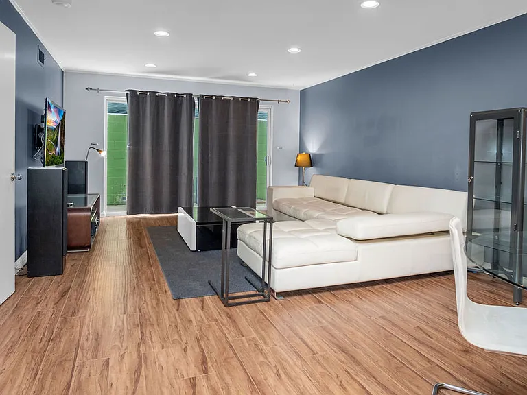 2260 N Cahuenga Blvd #106 — Photo 2