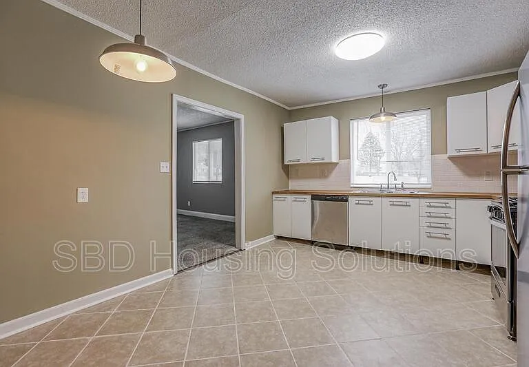 1027 E Parker Ave — Photo 6
