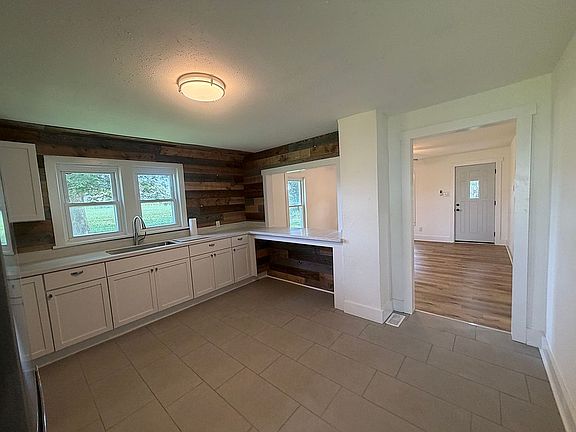 2nd image of 602 Wright St