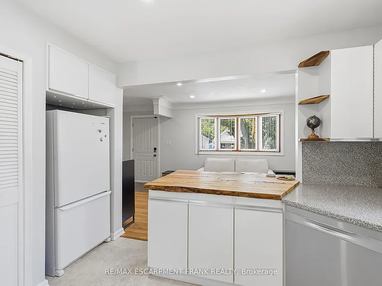 95 E 18th St #1 — Photo 19