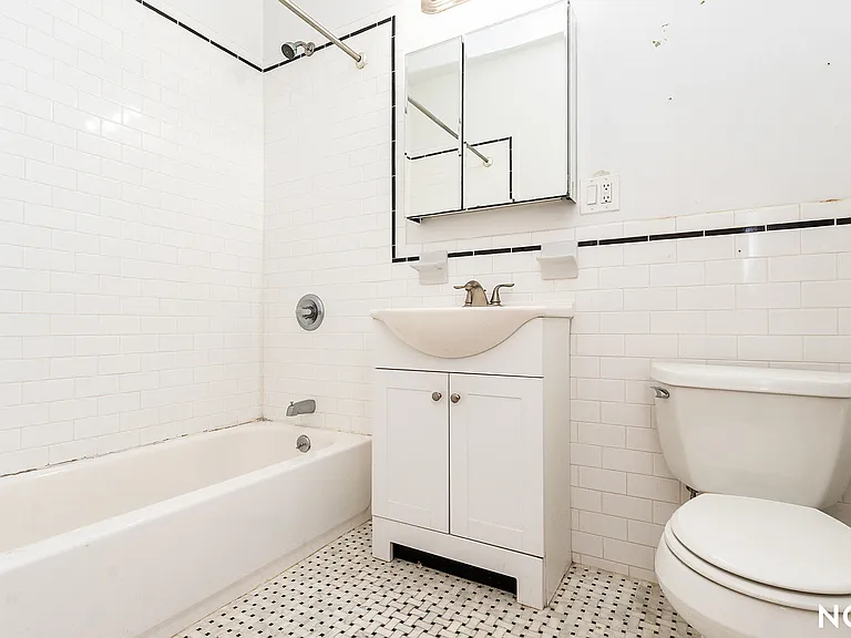 469 Harman St #3L — Photo 8
