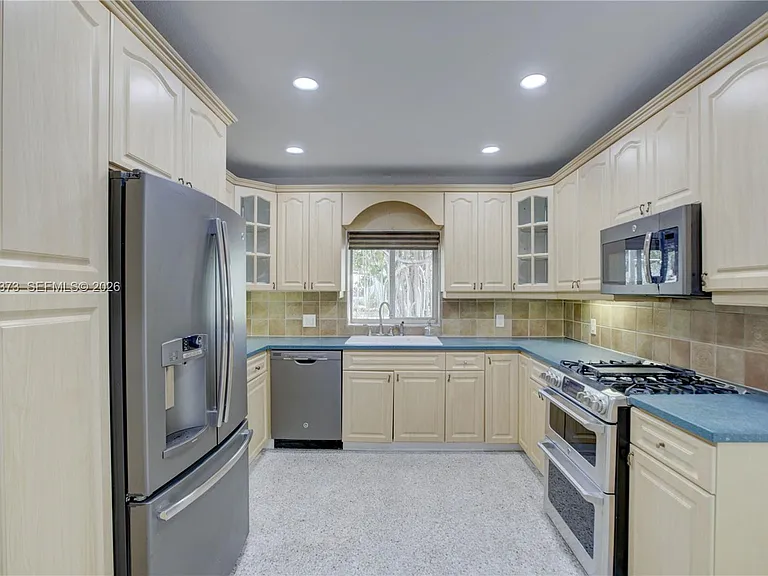 616 SW 11th Ct — Photo 16