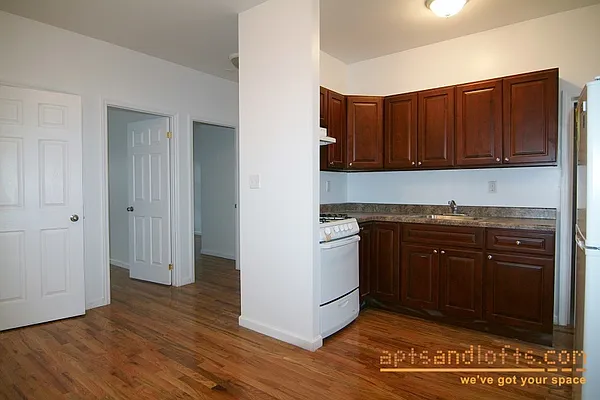 Rented by aptsandlofts.com | media 8