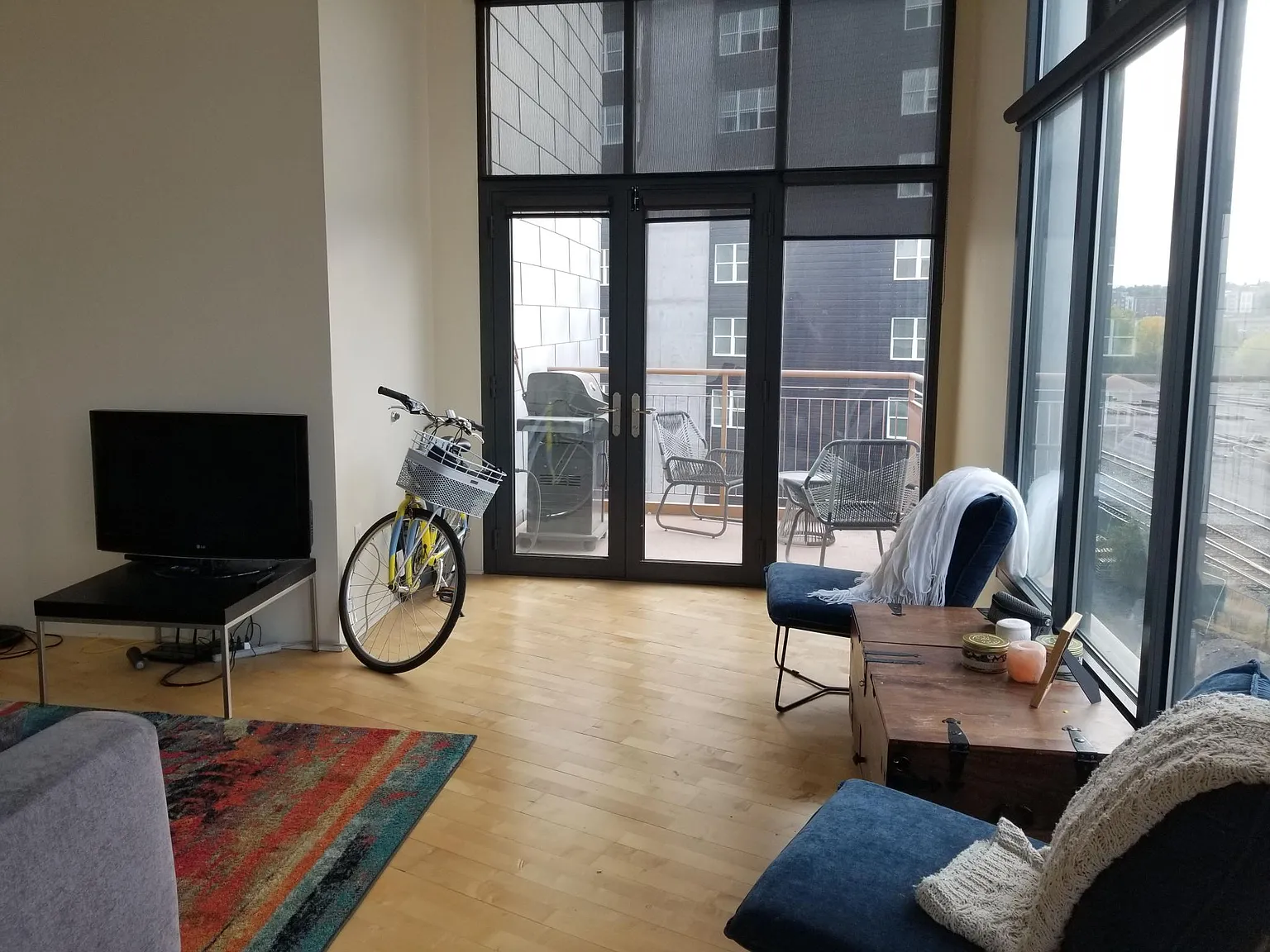 1 bed, 985 sqft, $2,050 — Photo 2