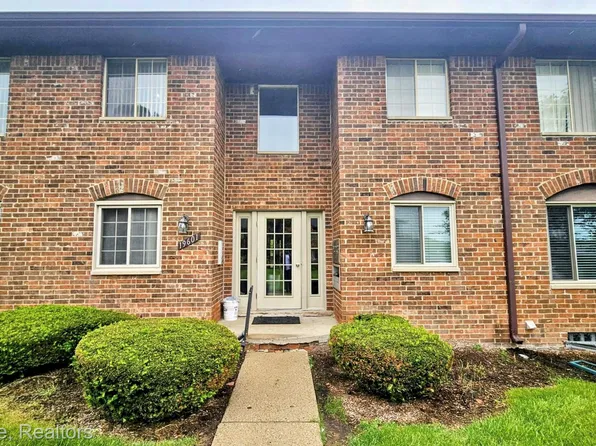 19601 W Twelve Mile Rd APT 204, Southfield, MI 48076