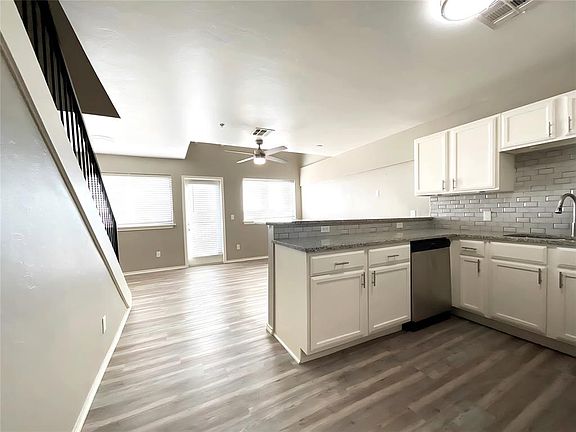 3rd image of 1230 12th Ave SE Unit 1314