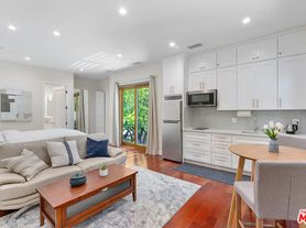 4409 Portico Pl, Encino, CA