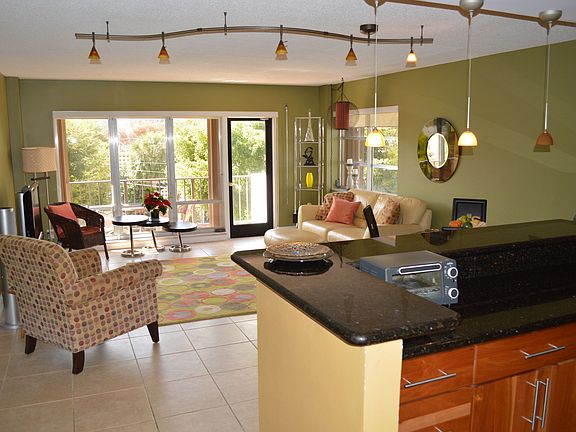 5th image of 340 Sunset Dr APT 301