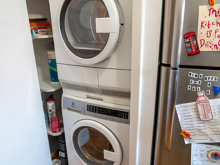 401 W 47th St #11 — Photo 25