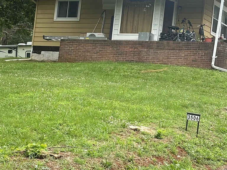 3506 Point Of Rocks Rd — Photo 1