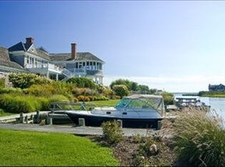 28 Halsey Ln, Westhampton Beach, NY 11978