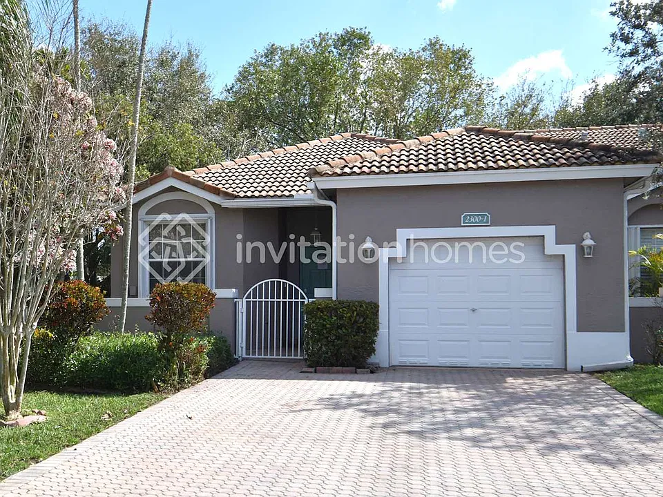 2300 E Aragon Blvd #1