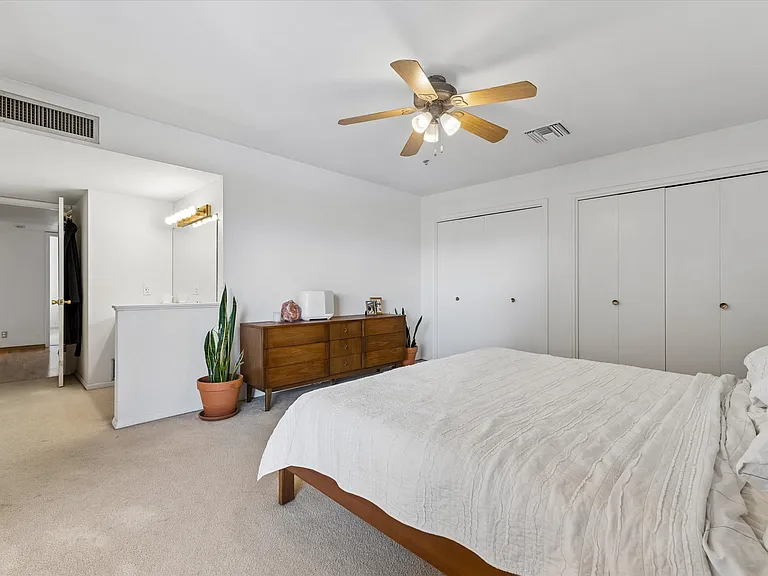 719 E Erie Dr — Photo 17