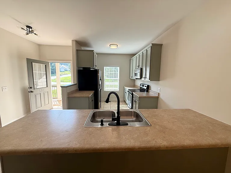 521 E Perkins Creek Rd — Photo 4