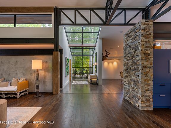 4th image of 28 Maroon Dr