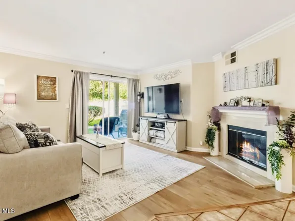 5805 Oak Bend Ln Unit 211, Oak Park, CA 91377
