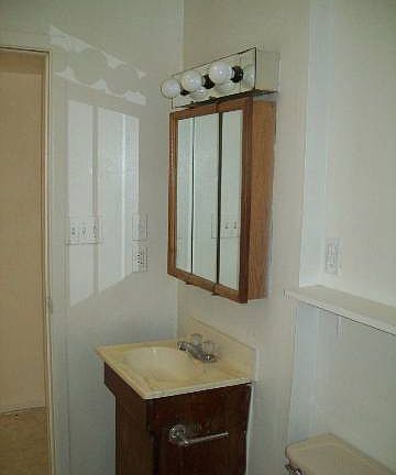 5th image of 906 S Farmer Ave APT B